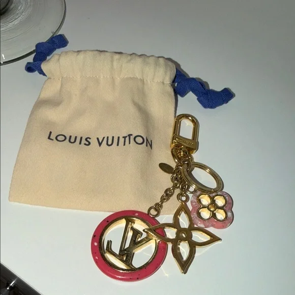 🎀Louis Vuitton Gold and Pink Key Holder/bag charm - Picture 1 of 12